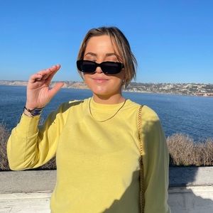 Meet your Posher, Claudia